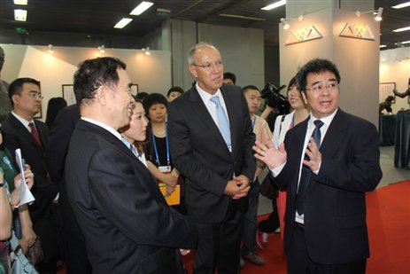 H:\2012\市場活動\20120628兩化融合展\P-與版權局和國際版權機構領導交流.jpg